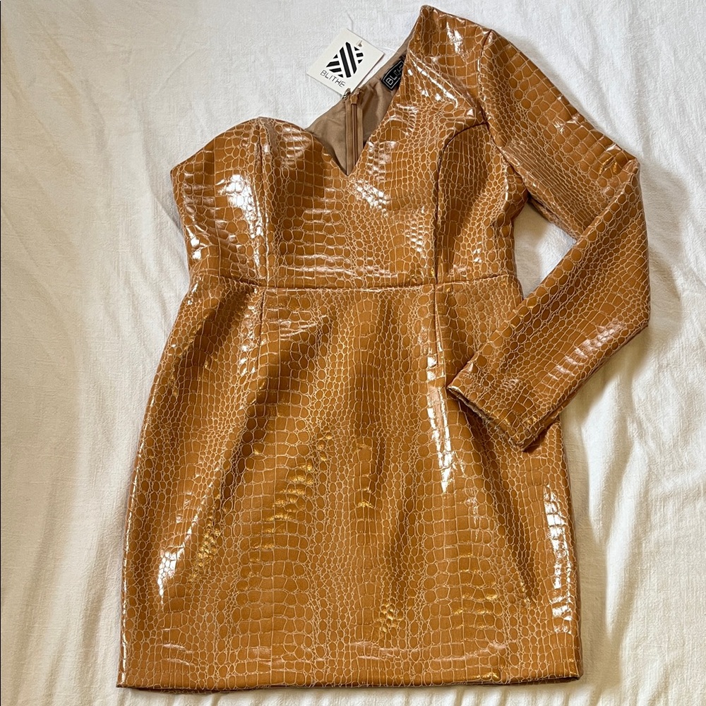 Chic Tan Long Sleeve Crocodile-Pattern Dress